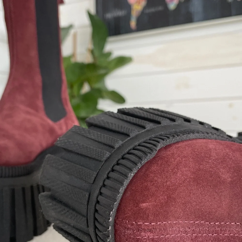 L'Intervalle Lorana Chelsea boot in burgundy suede, Eu 37 = us.  6.5 like new. - Picture 12 of 14